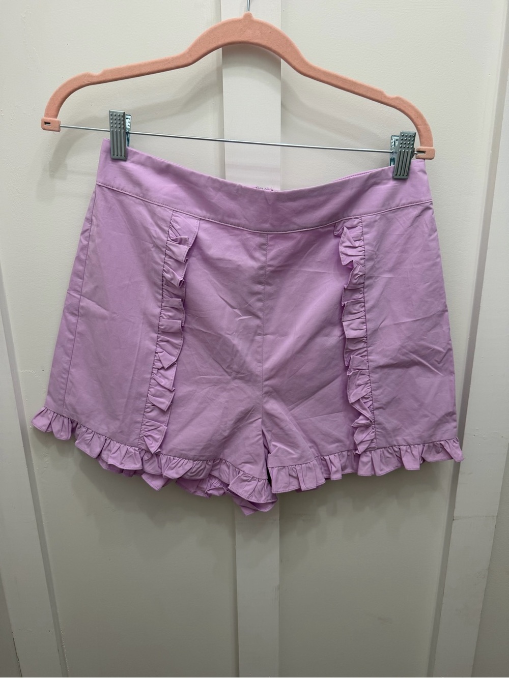 Meet me in Santorini High-Waist Ruffle Trim Shorts in Lilac size M NWT